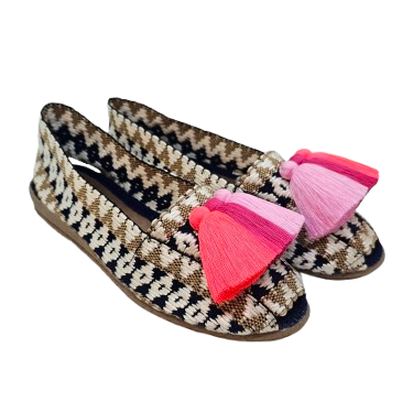 Alpargatas Corazones Beige Negras con Borlas Rosadas