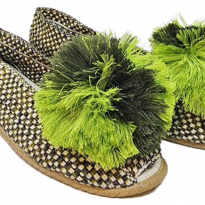 Alpargatas color verde con pompón verde