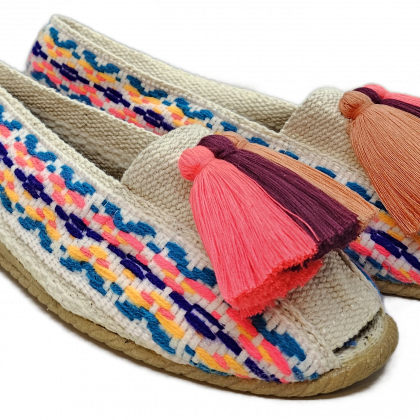 Alpargata color blanco arcoiris con borlas vino rosa