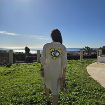 Vestido de Lino beige claro con logo ojo turco en corazón amarillo