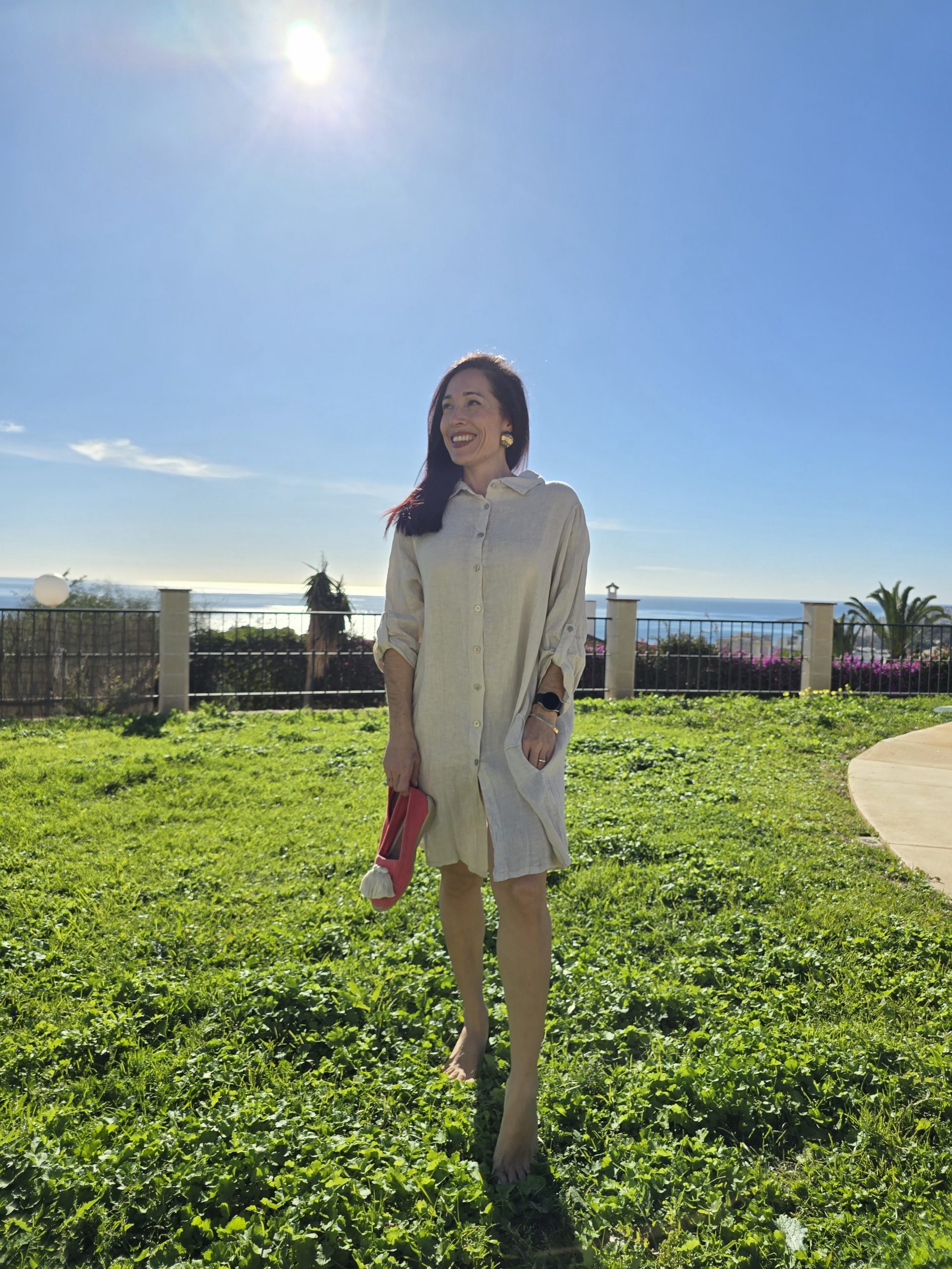 Vestido de Lino beige claro con logo boca negra - Imagen 2