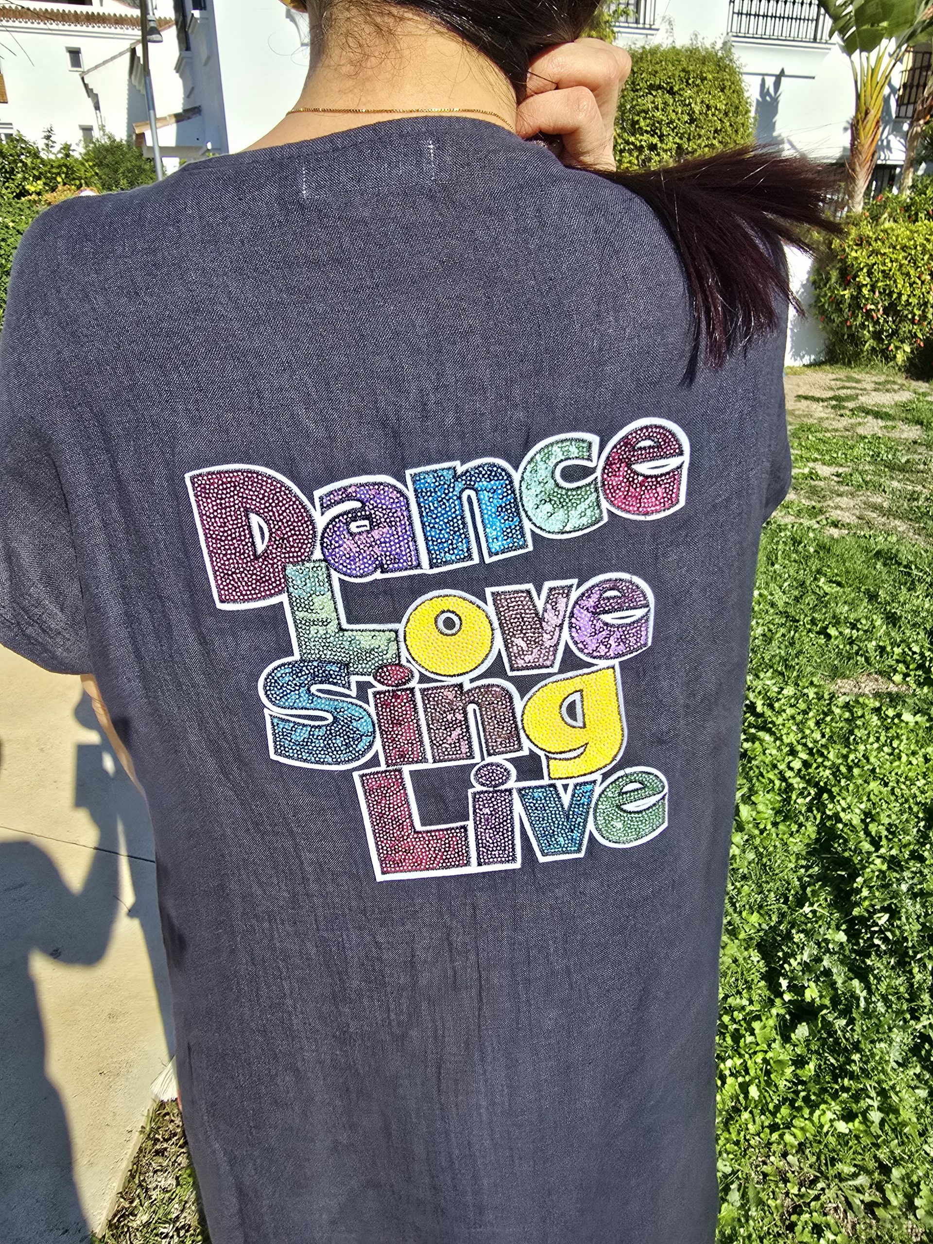 Caftán de lino azul oscuro cuello V con logo dance - Imagen 3