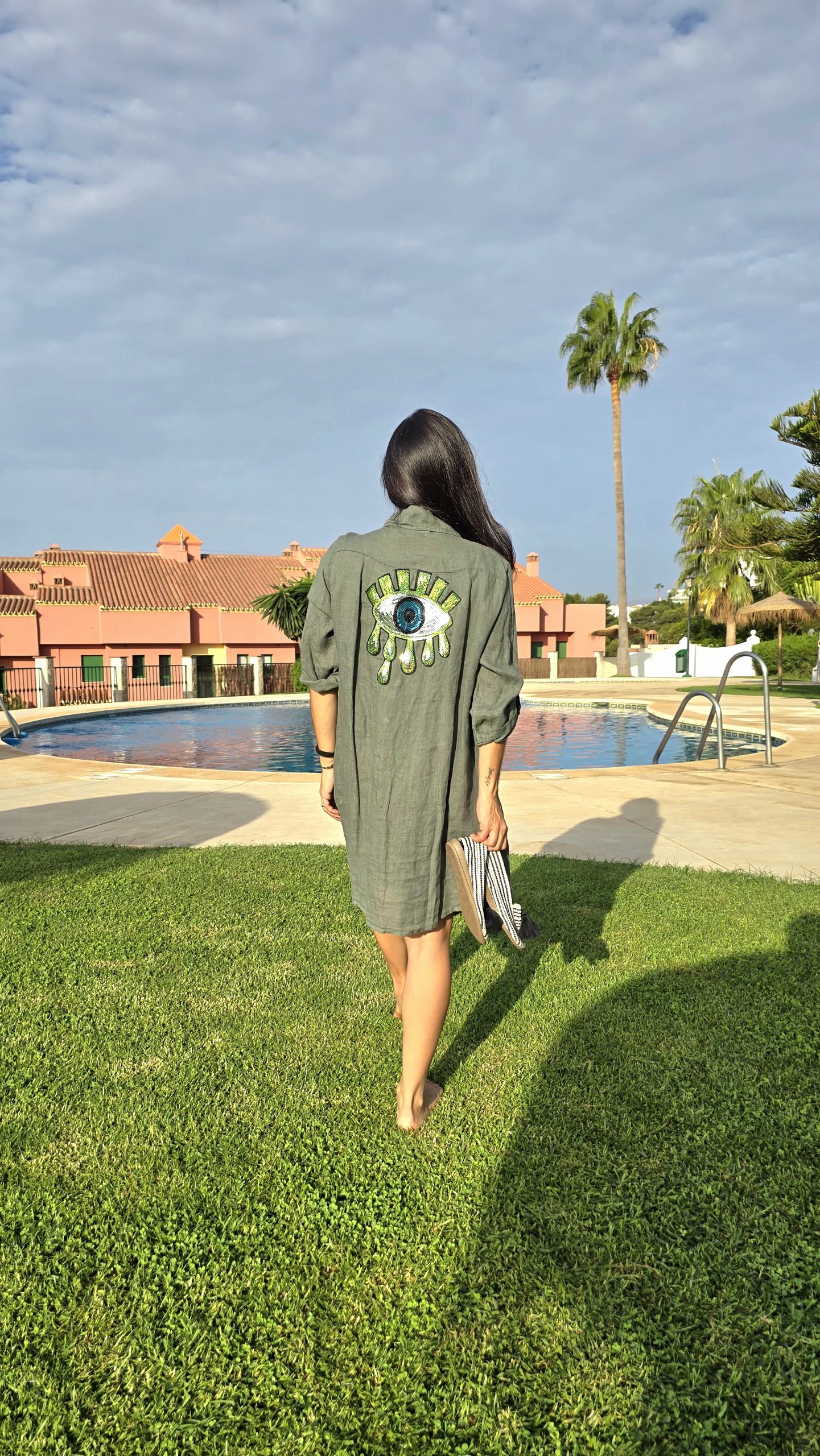 Vestido de Lino caki con logo ojo turco verde brillante