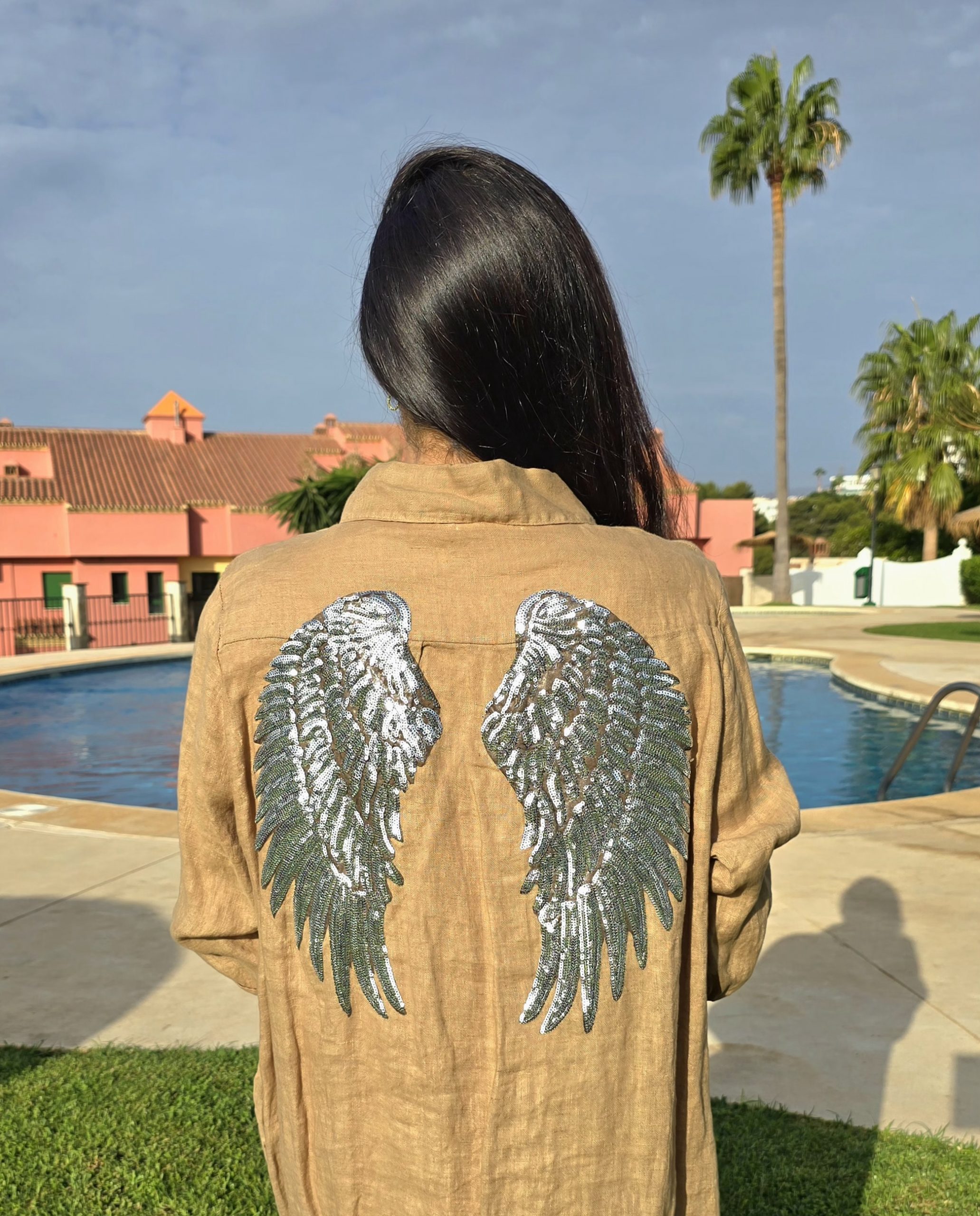 Vestido de Lino camel con logo alas plata brillante - Imagen 3