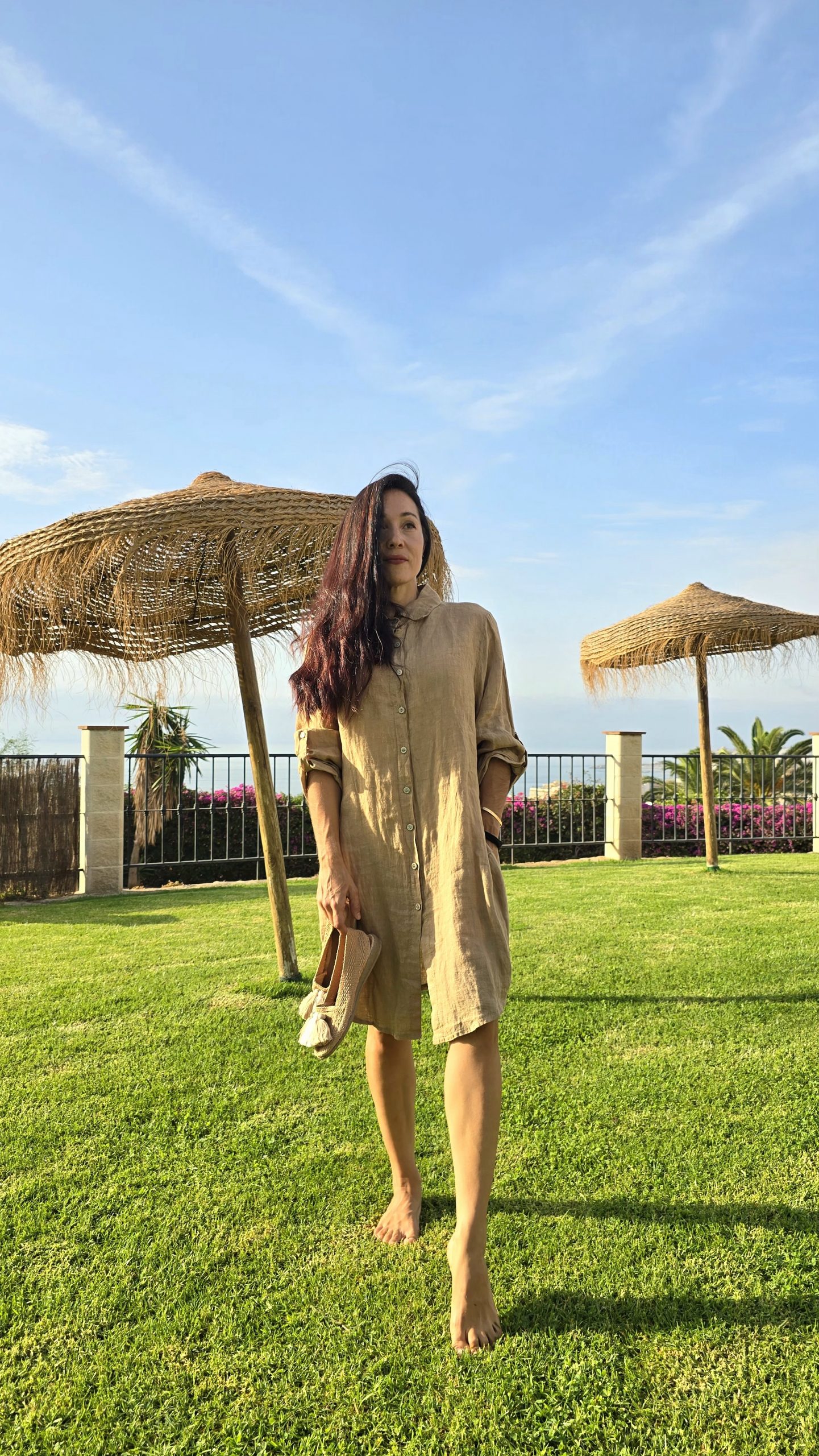 Vestido de Lino camel con logo alas plata brillante - Imagen 2