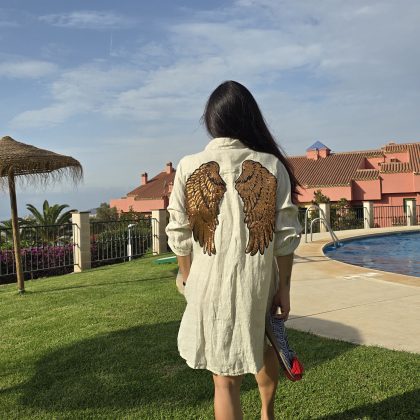 Vestido de Lino beige con alas dorado oscuro