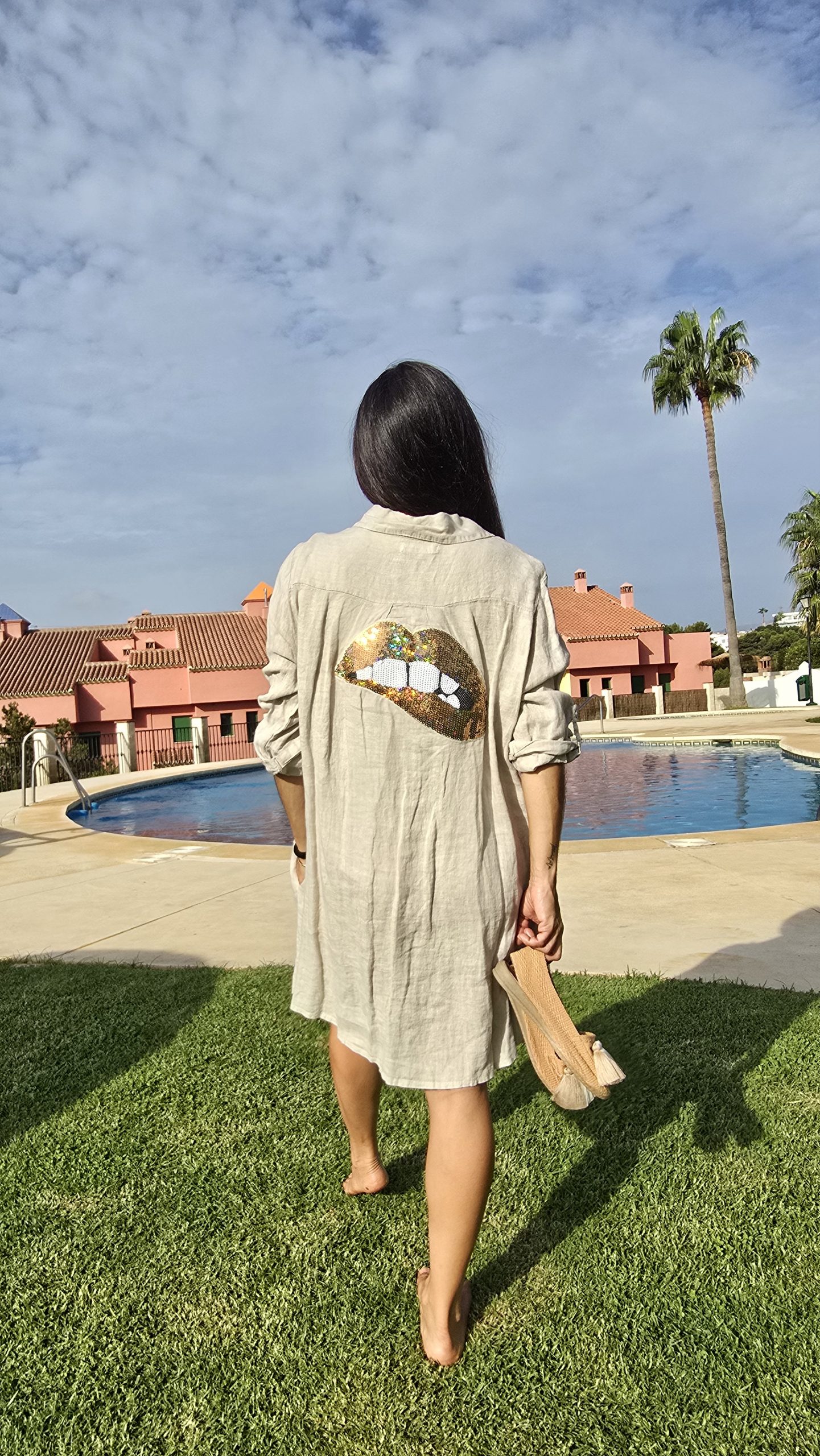 Vestido de Lino beige claro con logo labios brillantes