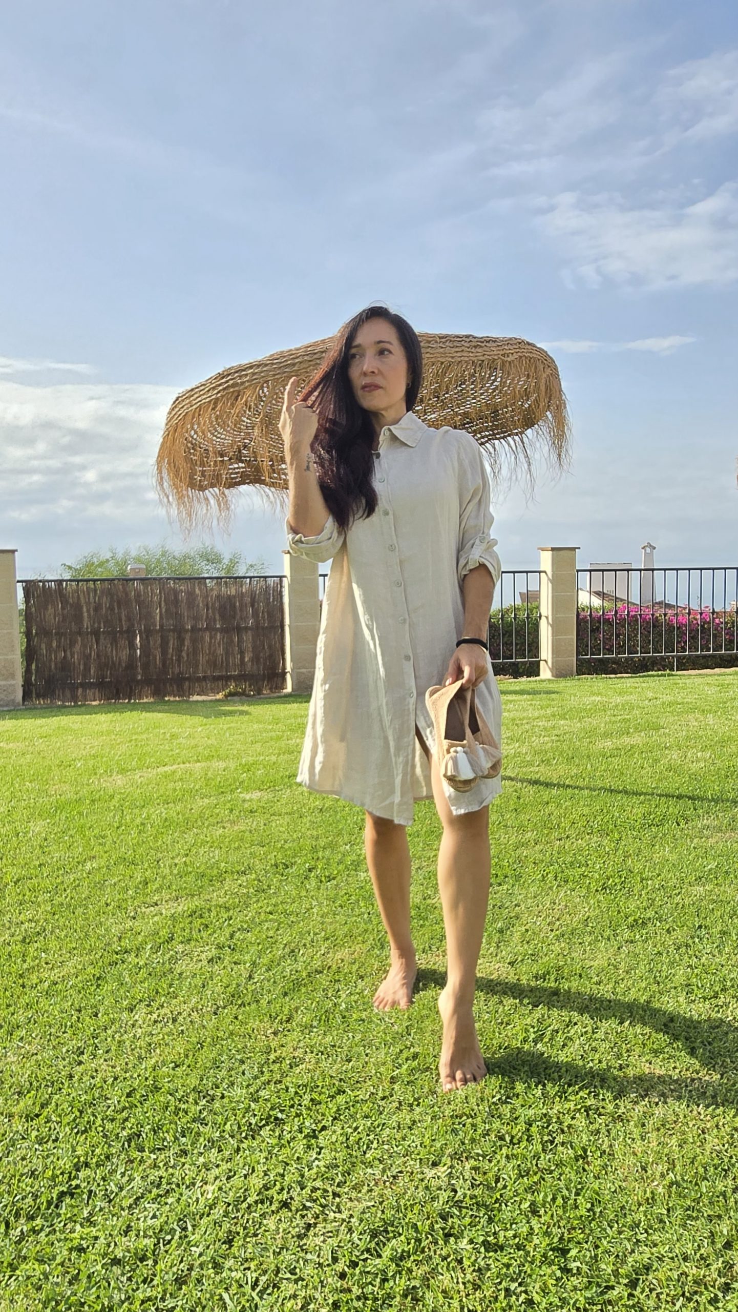 Vestido de Lino beige claro con logo labios brillantes - Imagen 2