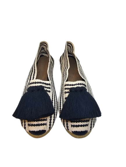 Alpargatas color blanco y negro con borlas negras - Imagen 2