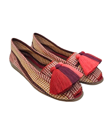 Alpargata multicolor rojo con borlas rojizas