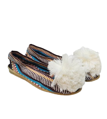 Alpargatas multicolor marrones, pompón blanco