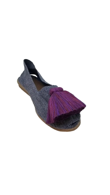 Alpargatas color gris oscuro con borlas violeta - Imagen 3
