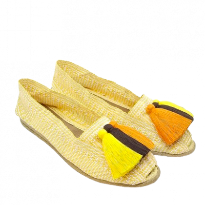 Alpargata color amarillas con borlas marrón, naranja y amarillo