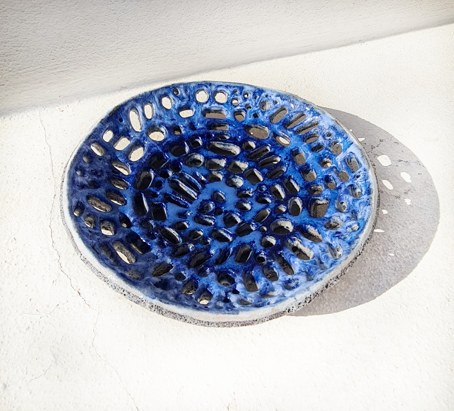 Plato decorativo en cerámica Ocean - Imagen 2