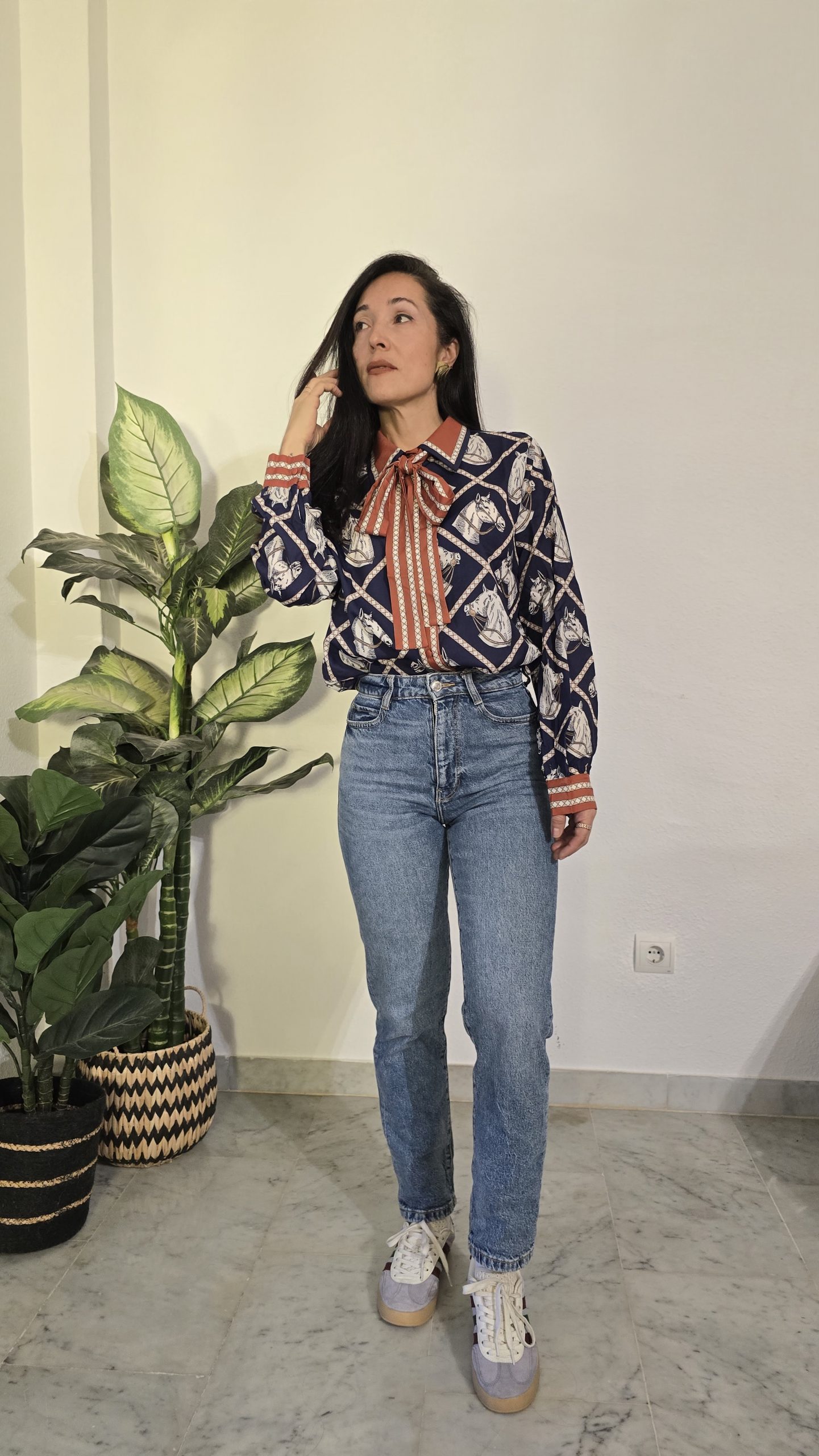 Camisa azul marino lazo manga larga mujer estampada caballo