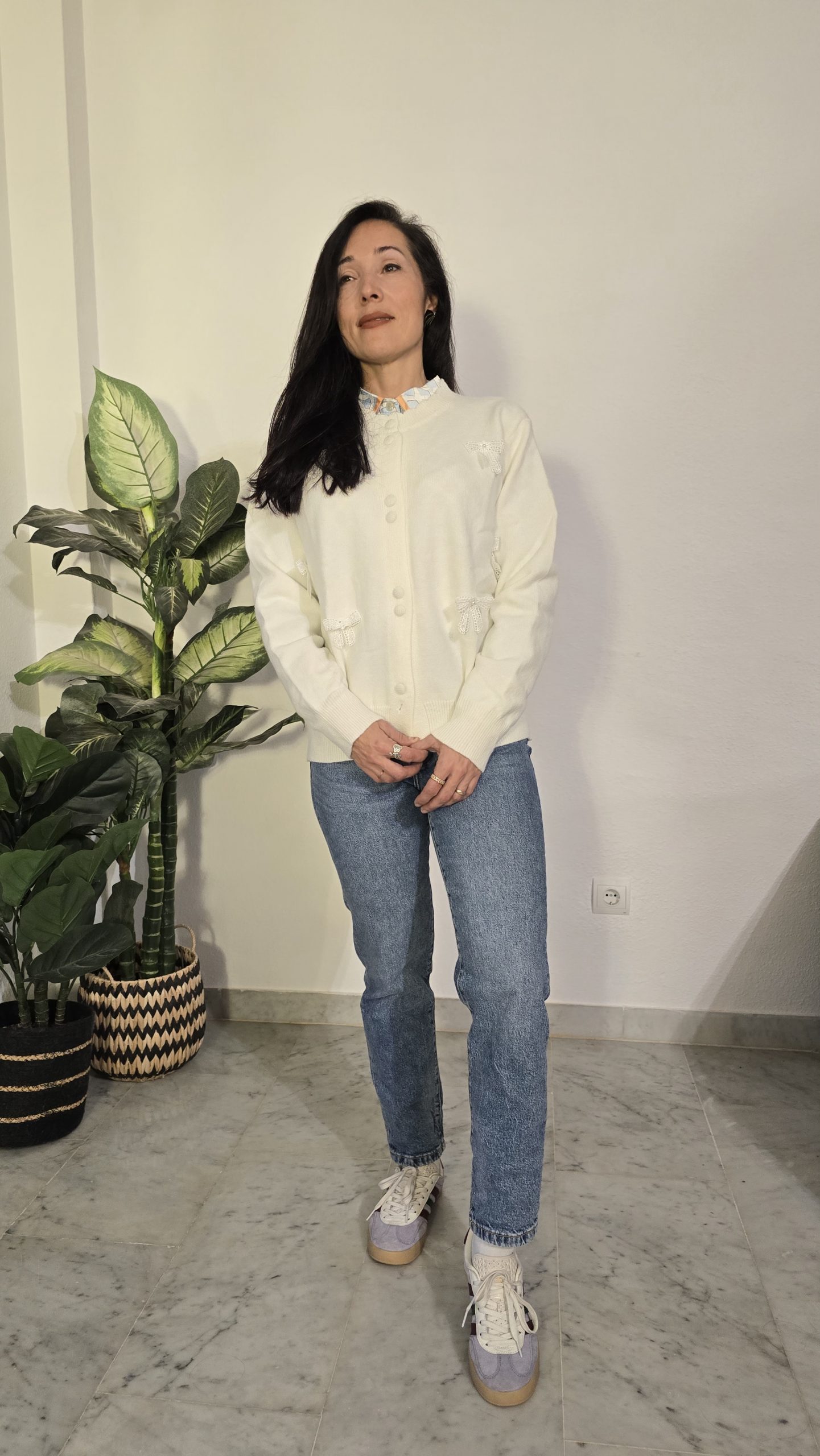 Chaqueta blanca lazos mujer botones perla y tejidos