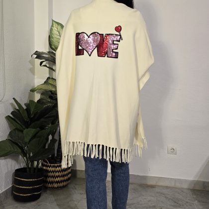 Chal intervenido beige con flecos mujer logo love