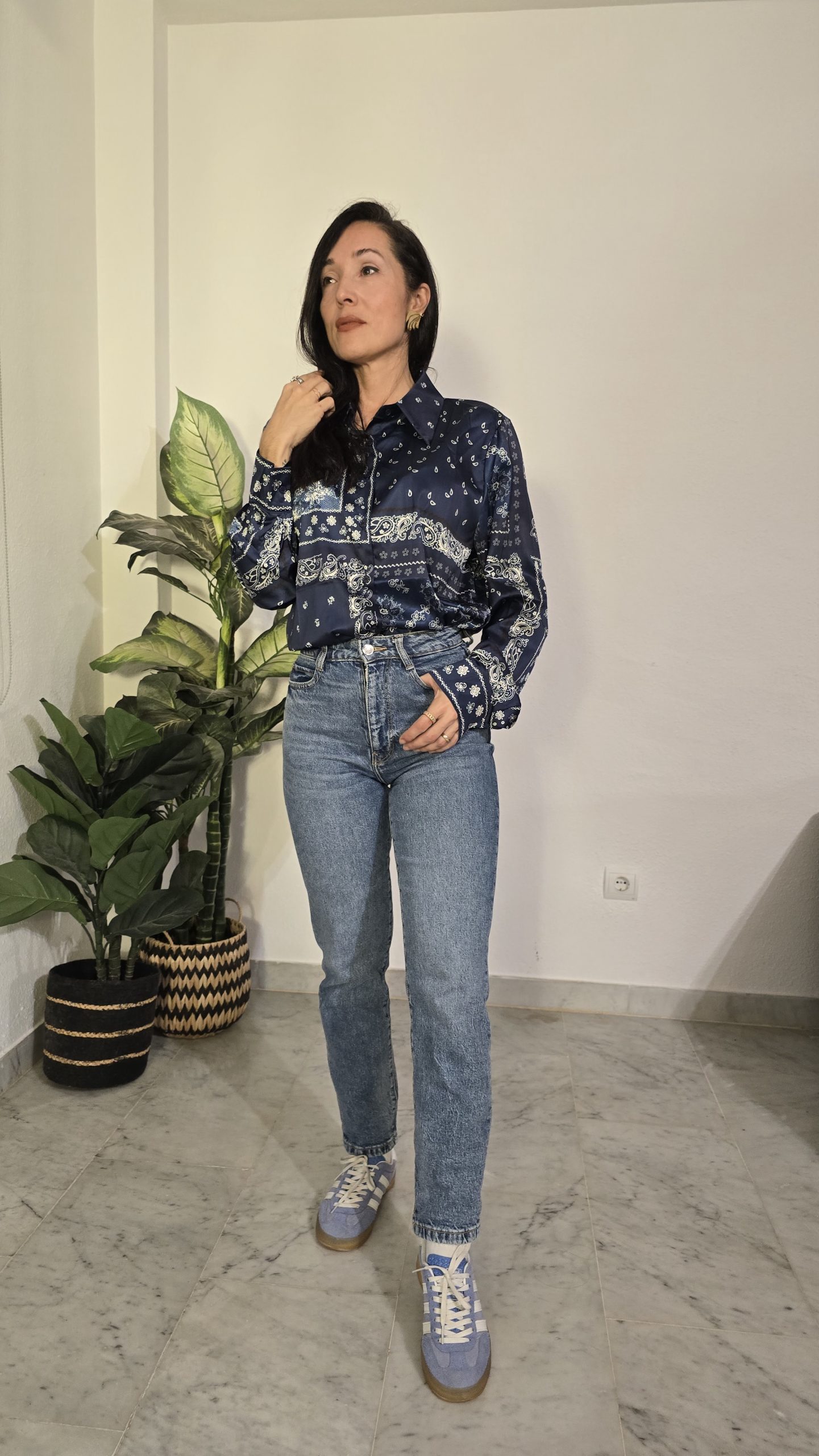 Camisa azul marino manga larga mujer bandana