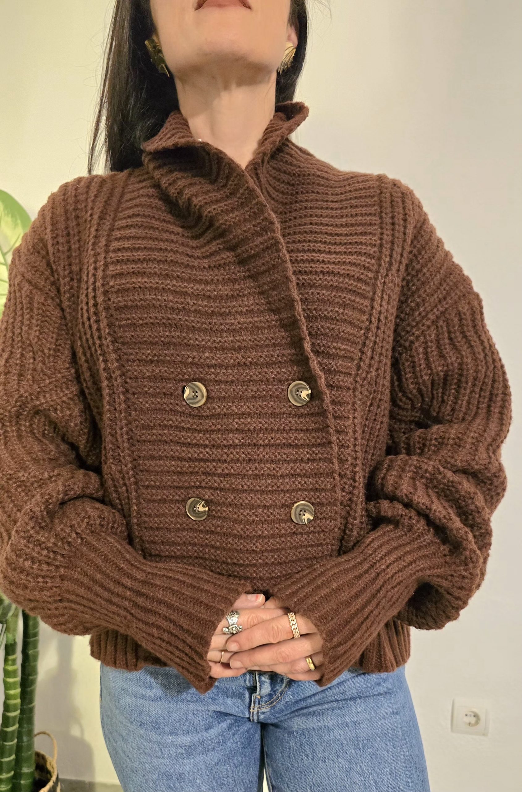 Chaqueta chocolate tejido grueso mujer - Imagen 2