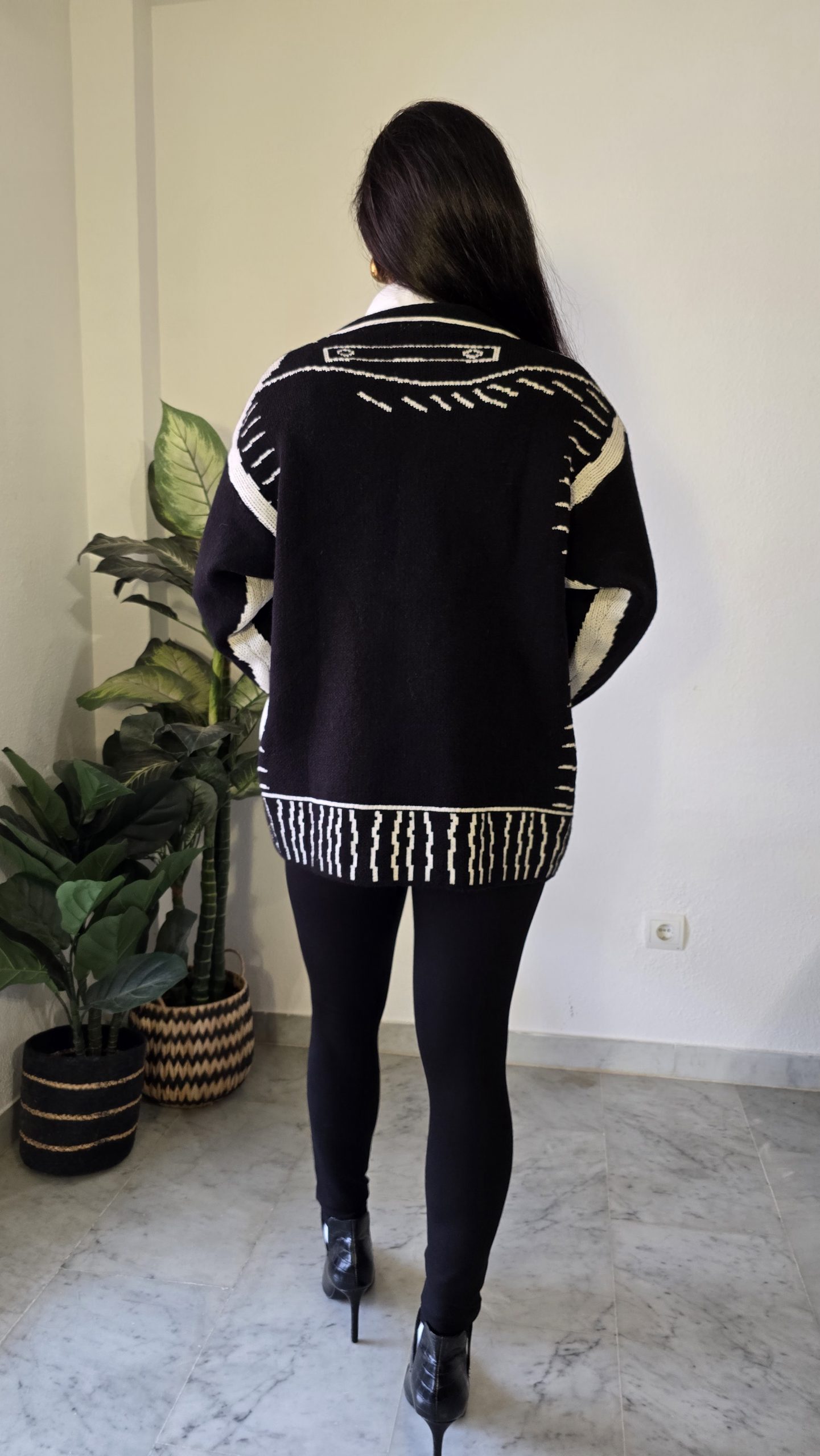 Chaqueta negra tejido suave mujer - Imagen 3