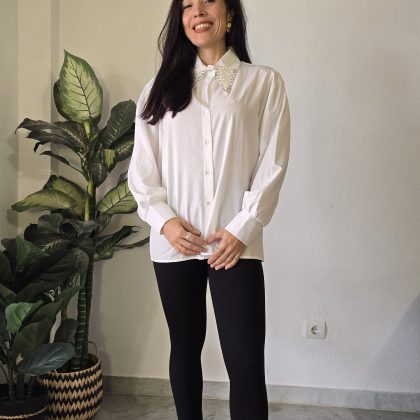 Camisa blanca manga larga mujer intervenida perlas piedras