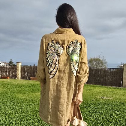 Vestido de Lino corto camel logo alas doradas rosa