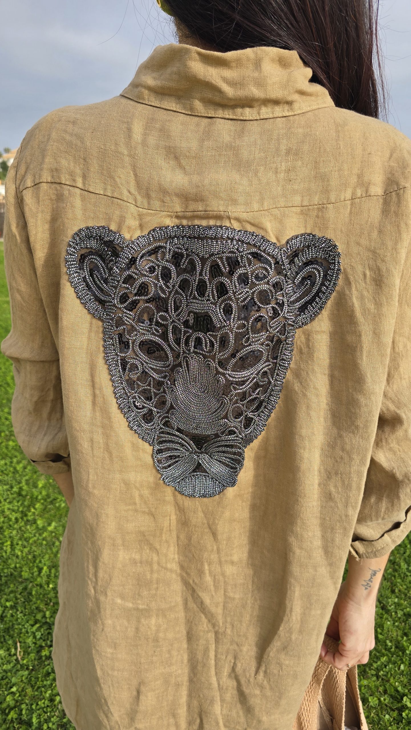 Vestido de Lino corto camel logo pantera negra - Imagen 3