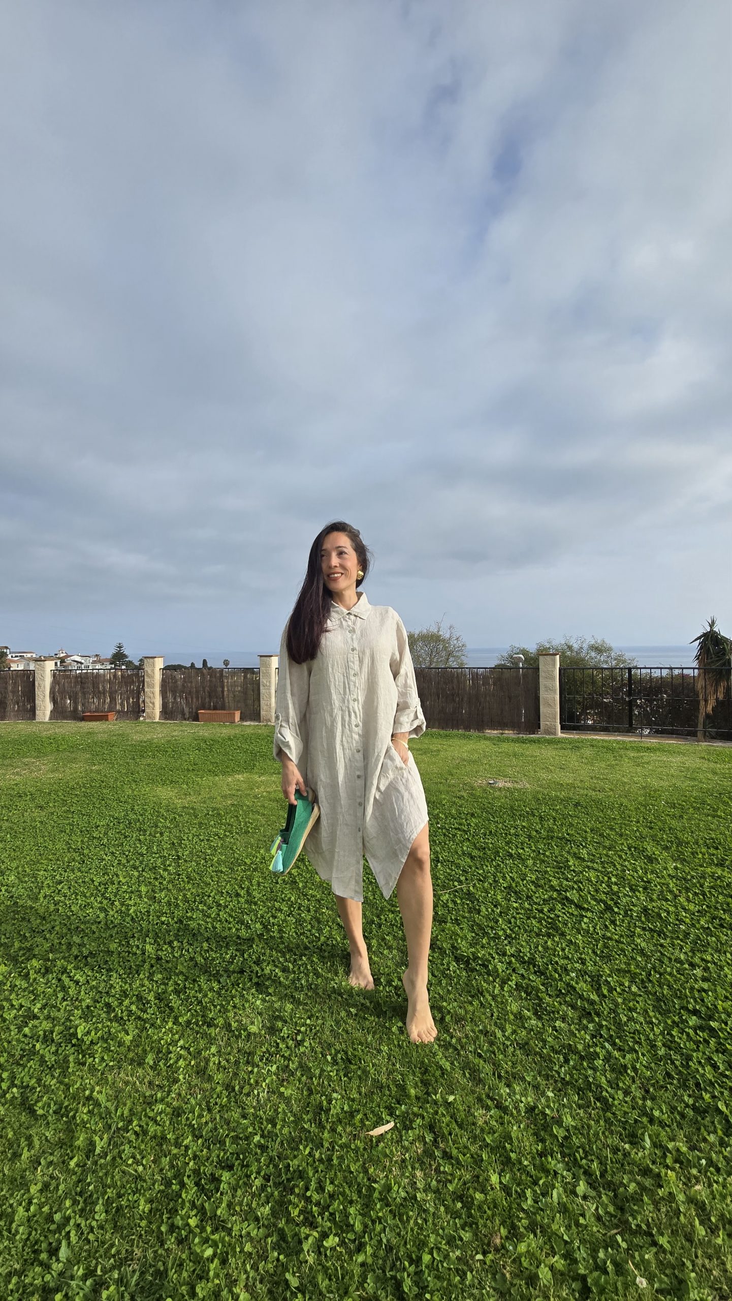 Vestido de Lino corto beige logo alas dorado estrella - Imagen 2