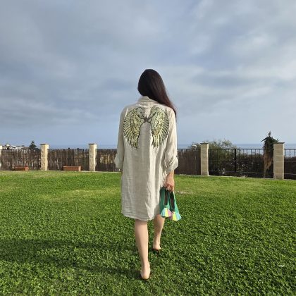 Vestido de Lino corto beige logo alas dorado estrella