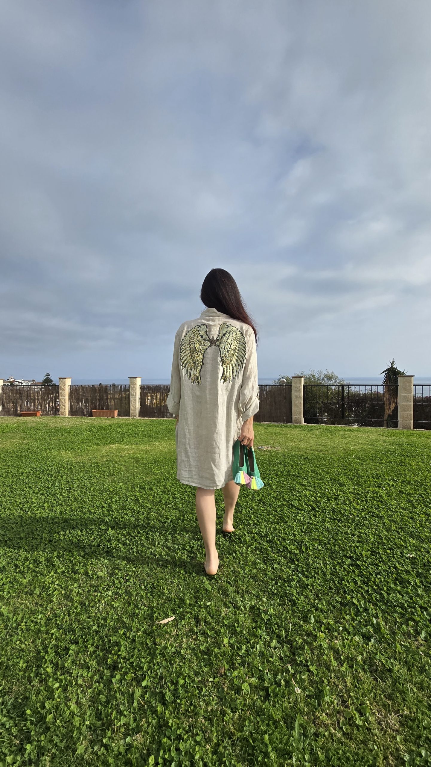 Vestido de Lino corto beige logo alas dorado estrella