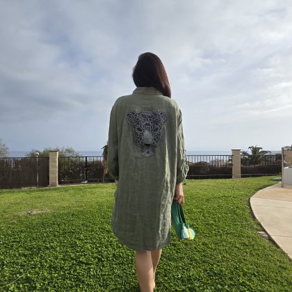 Vestido de Lino corto verde caqui logo pantera negra