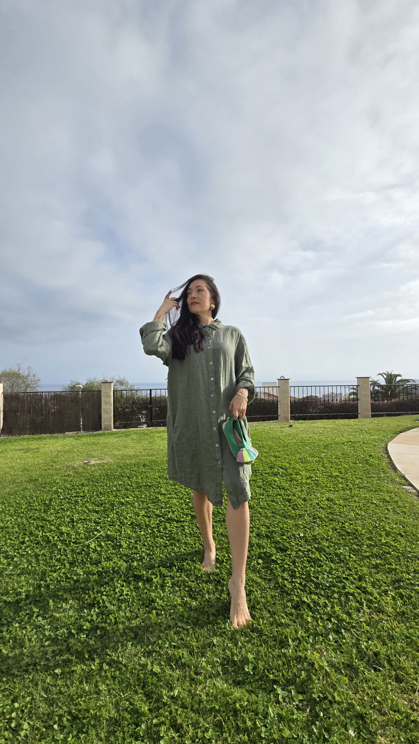 Vestido de Lino corto verde caqui logo pantera negra - Imagen 2