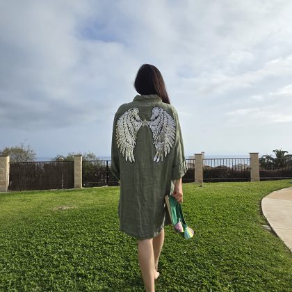 Vestido de Lino corto verde caqui logo alas plateadas estrella