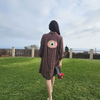 Vestido de Lino corto chocolate logo ojo turco fucsia