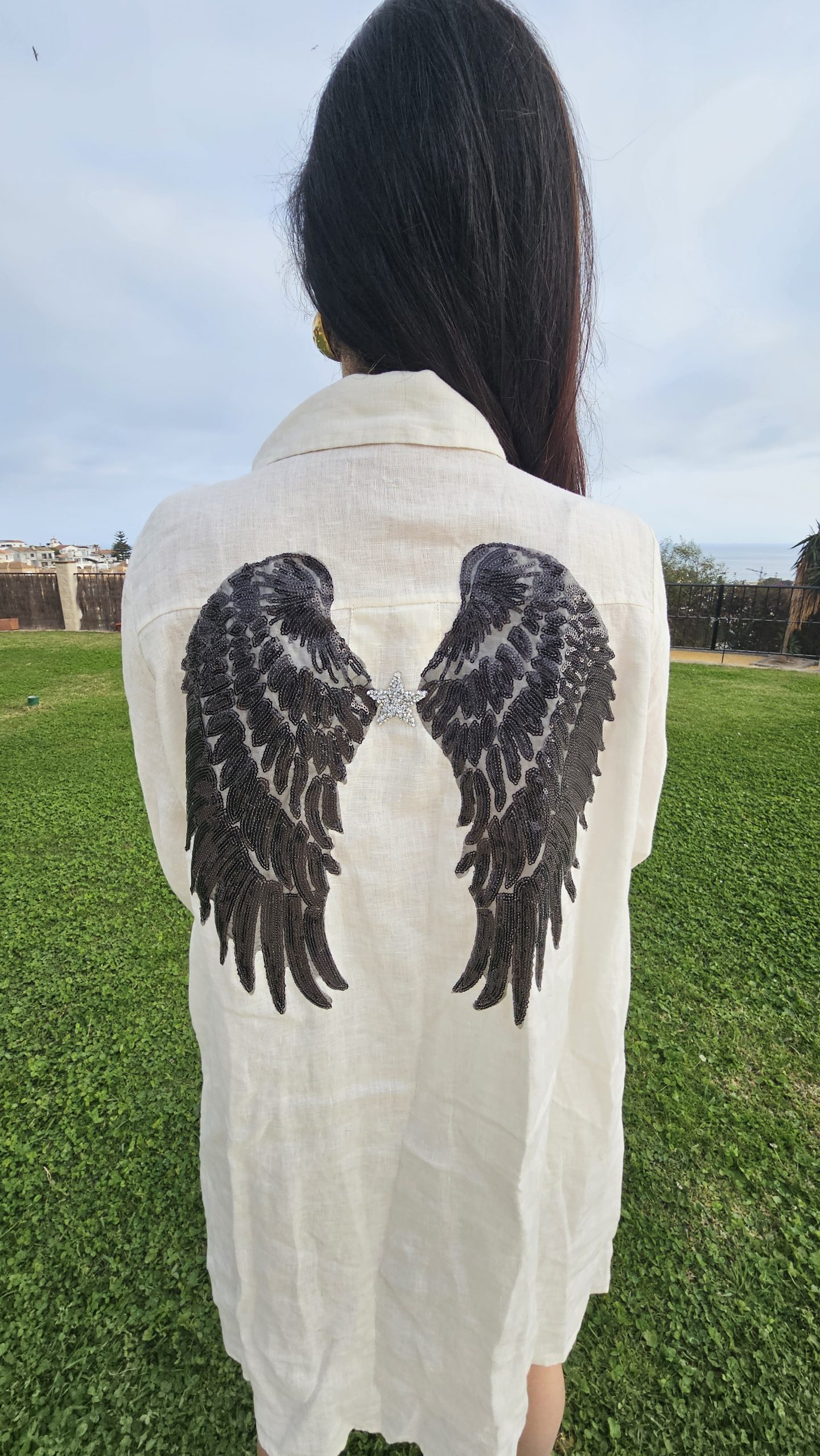 Vestido de Lino corto blanco roto logo alas negras estrella - Imagen 3