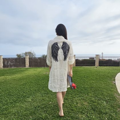 Vestido de Lino corto blanco roto logo alas negras estrella