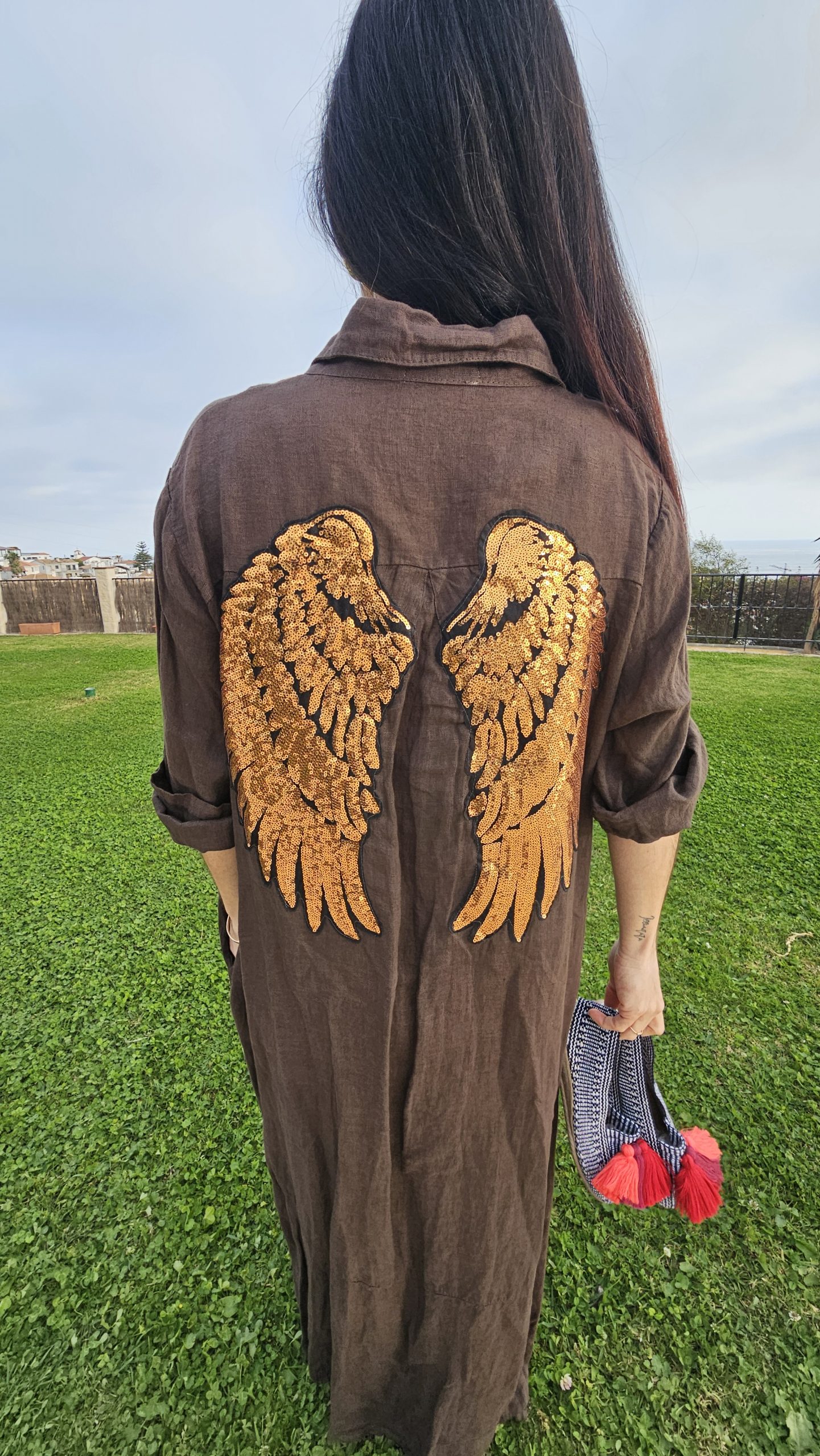 Vestido de Lino chocolate logo alas doradas intenso - Imagen 3