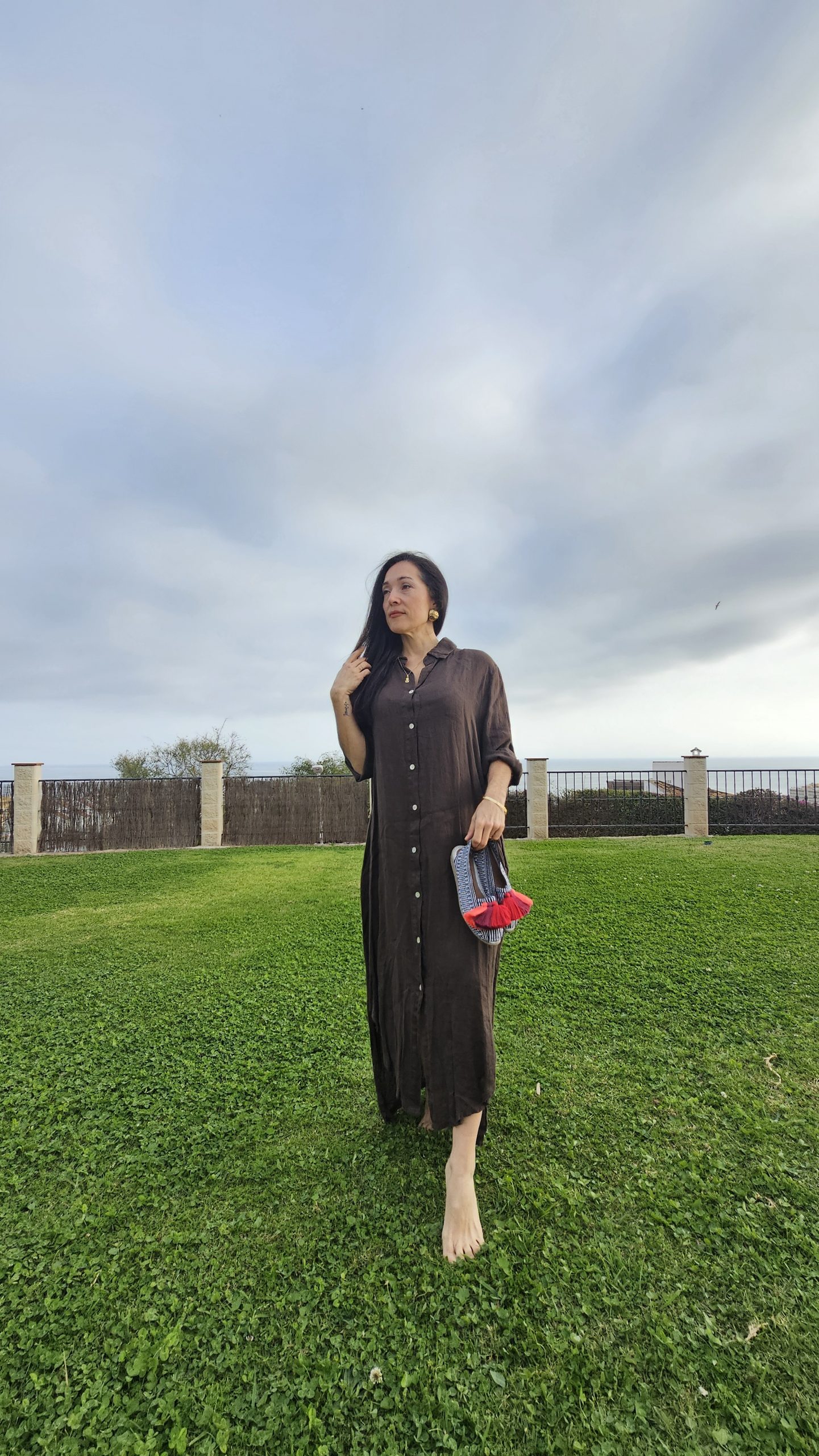 Vestido de Lino chocolate logo alas doradas intenso - Imagen 2