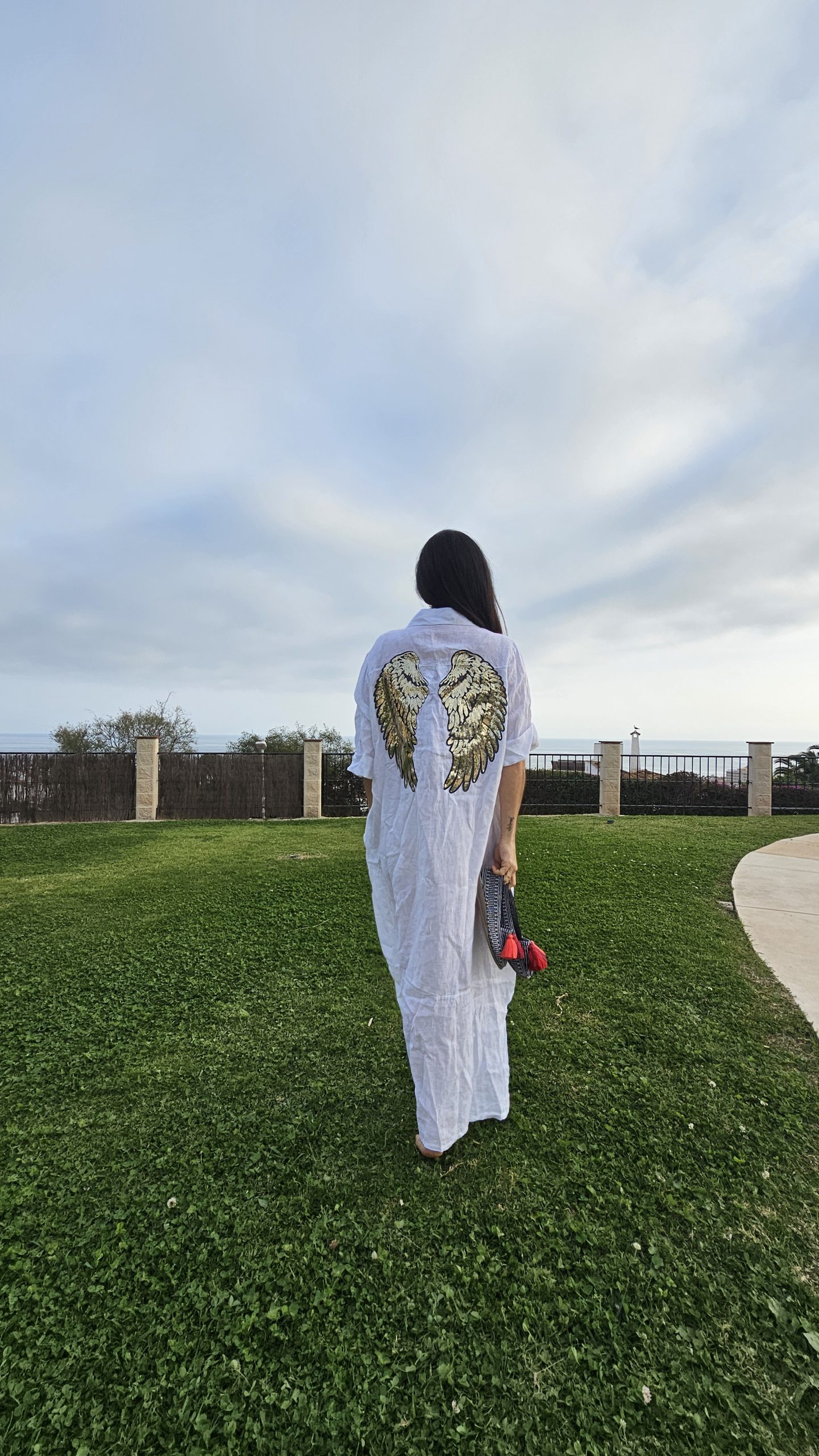 Vestido de Lino blanco logo alas doradas