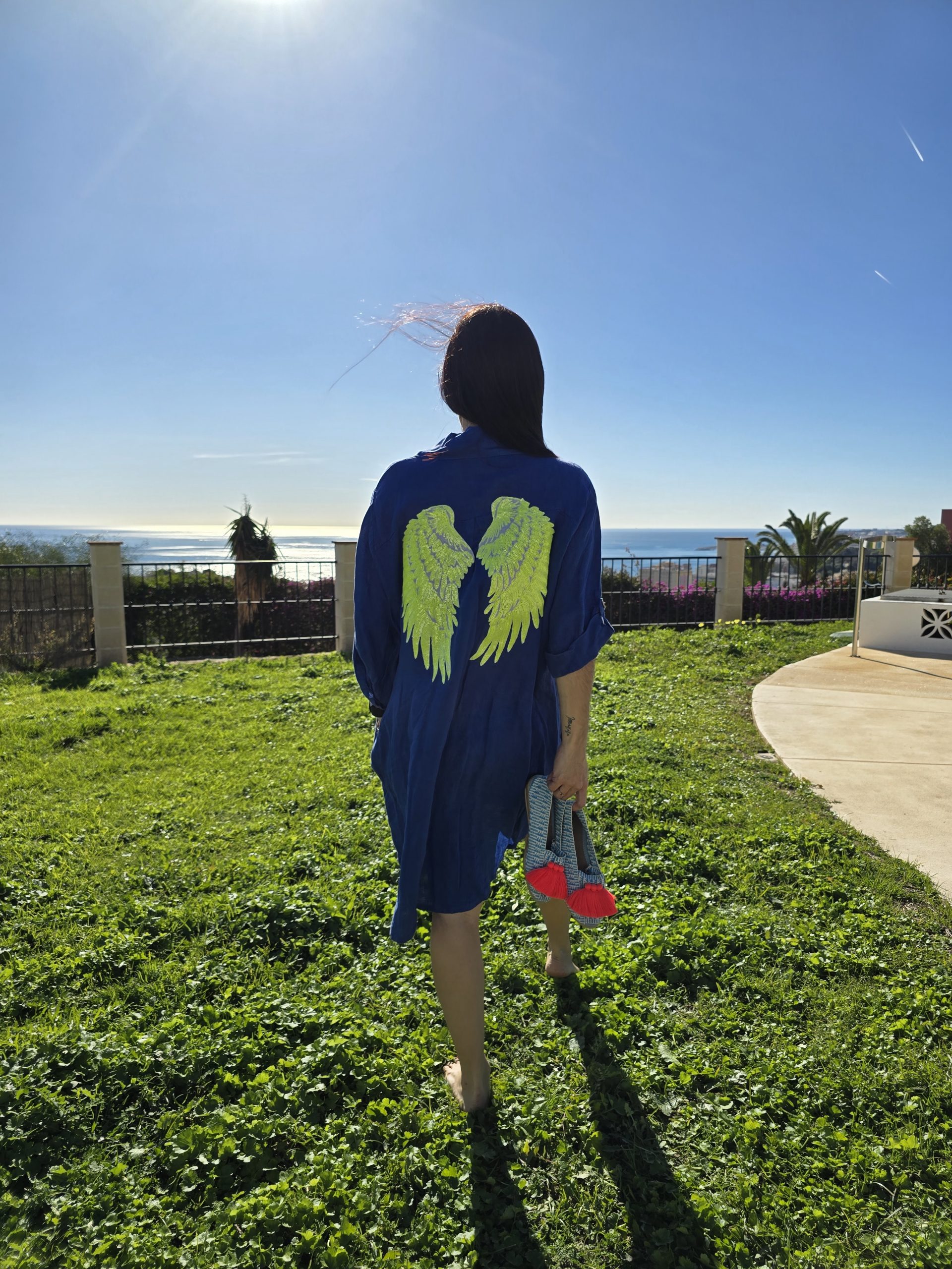 Vestido de Lino corto azul rey logo alas neon