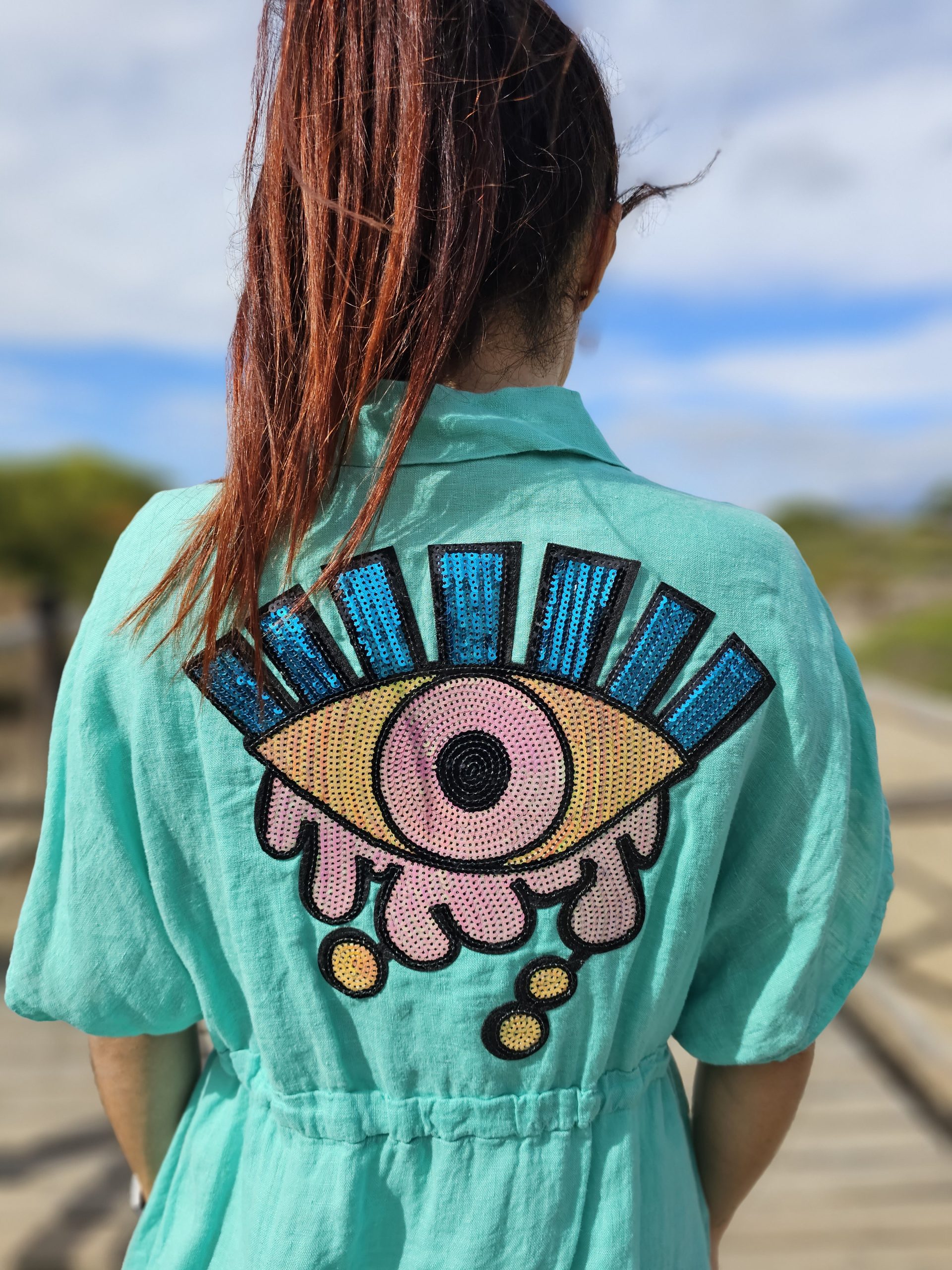 Vestido de Lino ajustable verde logo ojo pop - Imagen 3